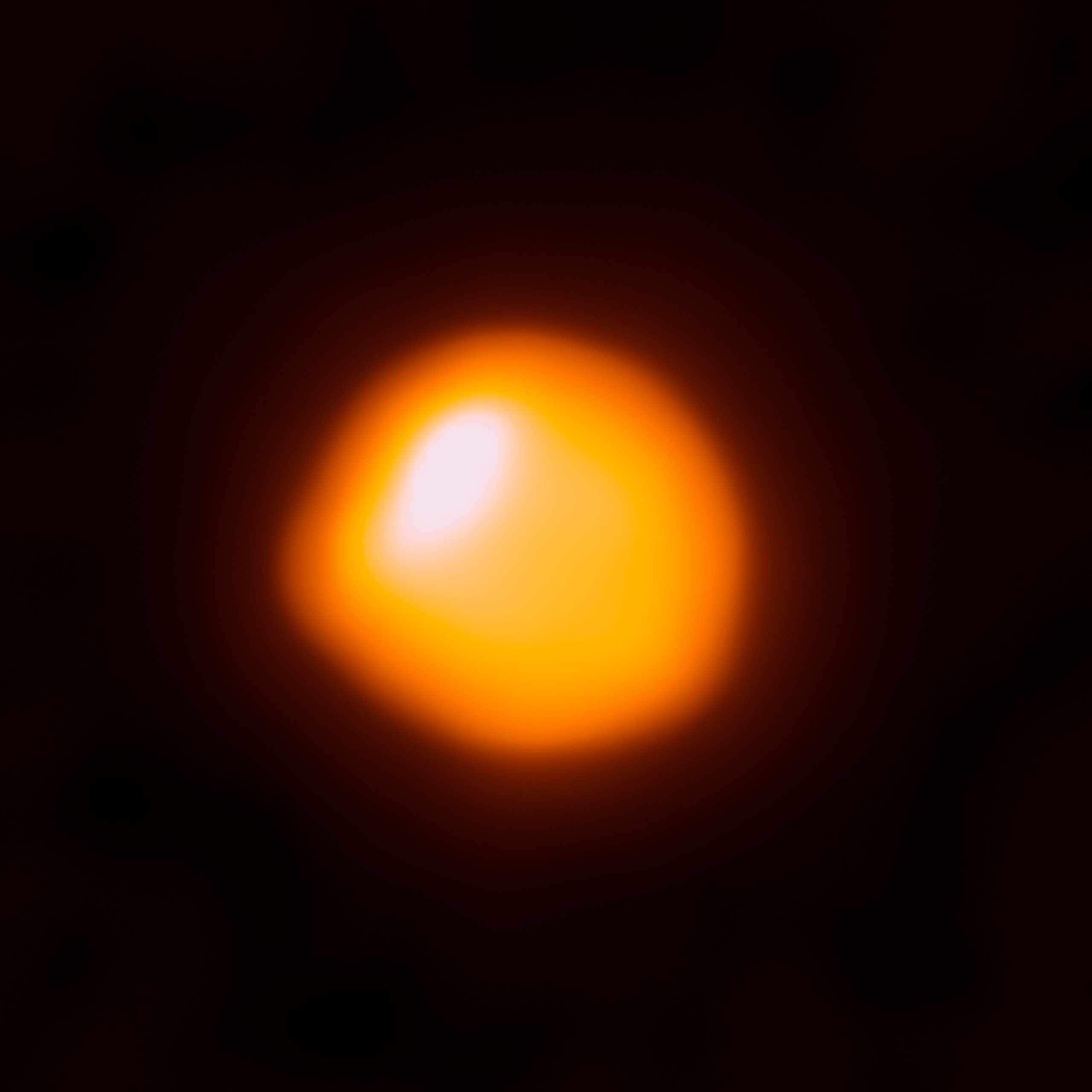 Un punto caldo su Betelgeuse registrato nelle onde radio dal radiotelescopio ALMA