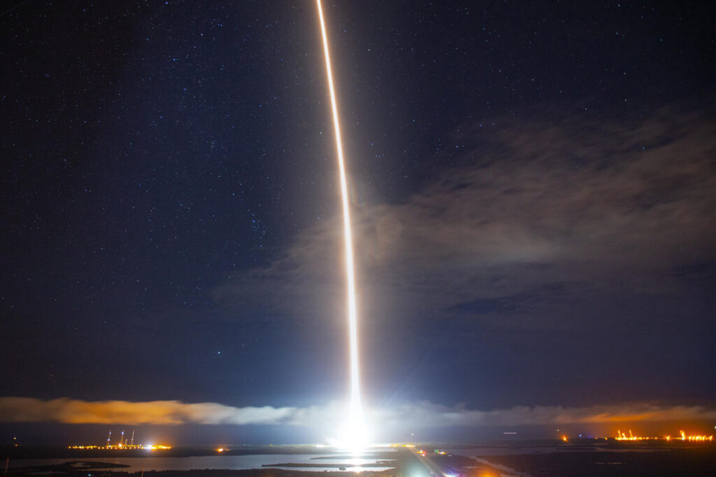 Il lancio della Navetta SpaceX Resilience da Cape Canaveral