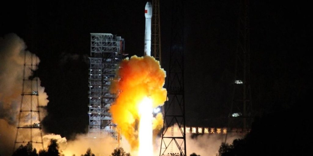 Il lancio della missione Chang'e 5-T1